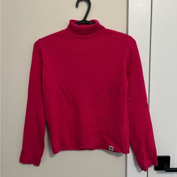 Lucy & Yak Aiden Ribbed Roll Neck Turtleneck in Fuchsia - Picture 1 of 5